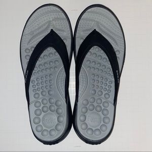 REVIVA BY CROCS FLIP FLOP SANDALS- NWOT